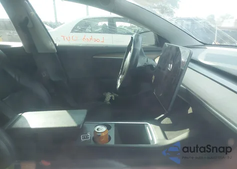 2021 Tesla Model 3 Standard Range Plus Rear-Wheel Drive from USA, damaged, VIN 5YJ3E1EAXMF088276